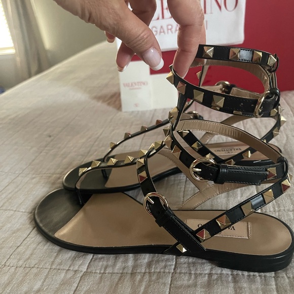 NEW Valentino Rockstud Calfskin flat flip flop sandal size 37 black 🖤 RV $990 - Picture 11 of 13